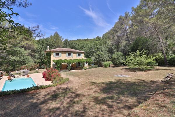 Bastide de charme 4 chambres Terrain 7200m2 Piscine Calme Plein sud