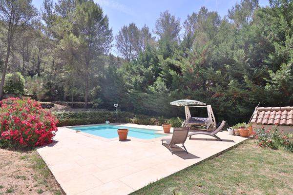 Bastide de charme 4 chambres Terrain 7200m2 Piscine Calme Plein sud