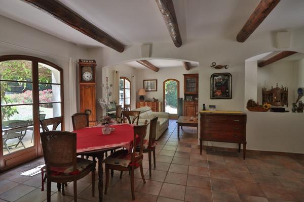 Bastide de charme 4 chambres Terrain 7200m2 Piscine Calme Plein sud