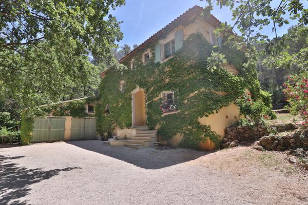 Bastide de charme 4 chambres Terrain 7200m2 Piscine Calme Plein sud