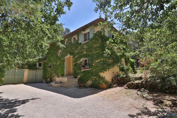 Bastide de charme 4 chambres Terrain 7200m2 Piscine Calme Plein sud