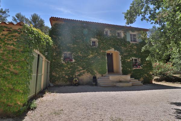 Bastide de charme 4 chambres Terrain 7200m2 Piscine Calme Plein sud