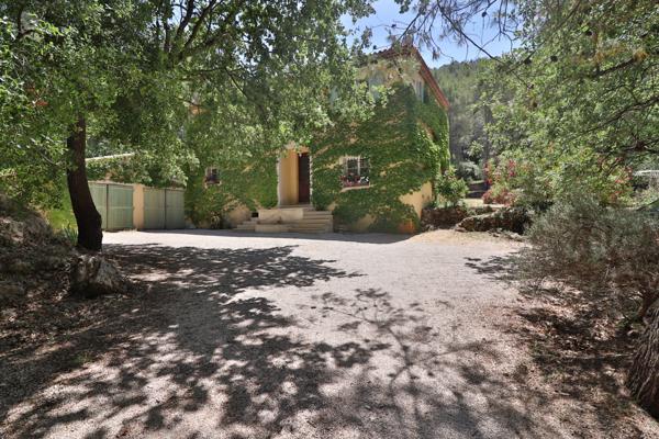 Bastide de charme 4 chambres Terrain 7200m2 Piscine Calme Plein sud