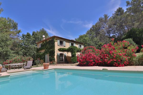 Bastide de charme 4 chambres Terrain 7200m2 Piscine Calme Plein sud