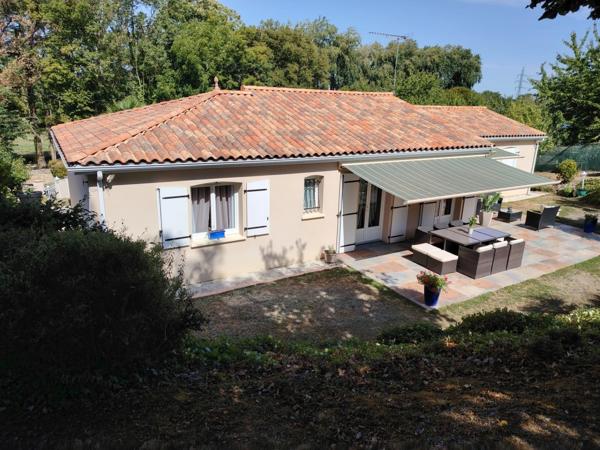 Belle maison avec vue dominante sur la vallée- A 5 minutes de la gare de Poitiers