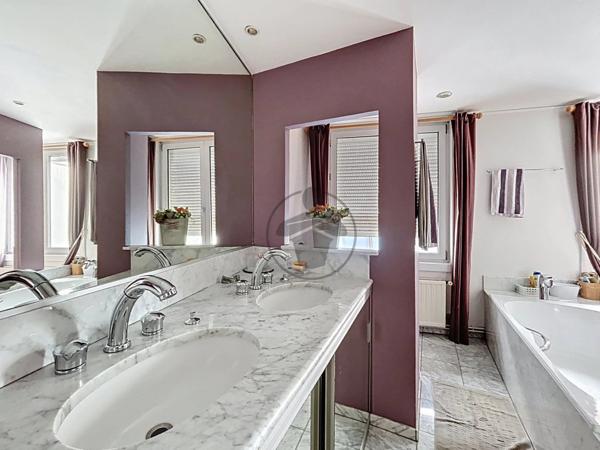 Vente Maison 7 pièces 213 m2 à Saint-Quentin