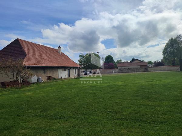 Longère 73 m² habitable + dépendances + terrain constructible de 1000 m²