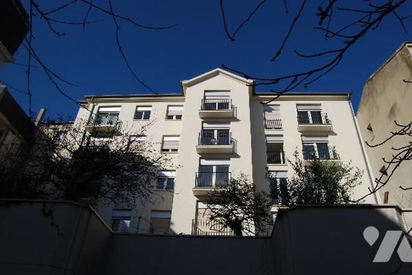 SAINT-CLOUD CENTRE - Rue de l'Eglise - Appt T2 48m2, balcon, 2ème étage, vue, calme. Transports