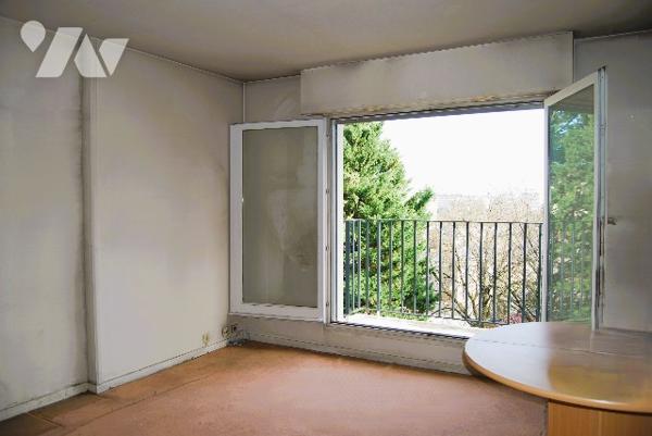 SAINT-CLOUD CENTRE - Rue de l'Eglise - Appt T2 48m2, balcon, 2ème étage, vue, calme. Transports