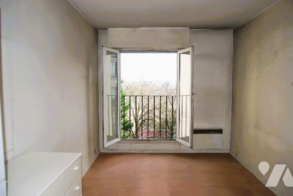 SAINT-CLOUD CENTRE - Rue de l'Eglise - Appt T2 48m2, balcon, 2ème étage, vue, calme. Transports