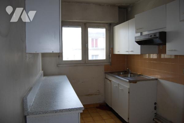 SAINT-CLOUD CENTRE - Rue de l'Eglise - Appt T2 48m2, balcon, 2ème étage, vue, calme. Transports