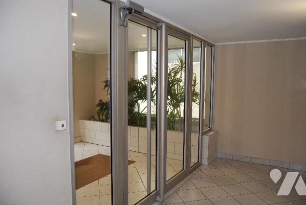 SAINT-CLOUD CENTRE - Rue de l'Eglise - Appt T2 48m2, balcon, 2ème étage, vue, calme. Transports