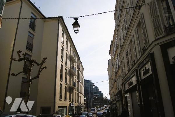 SAINT-CLOUD CENTRE - Rue de l'Eglise - Appt T2 48m2, balcon, 2ème étage, vue, calme. Transports