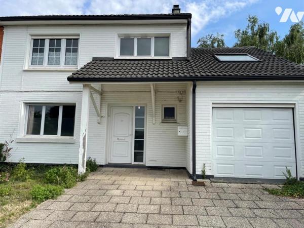 Maison semi mitoyenne batir 4 chambres garage et jardin