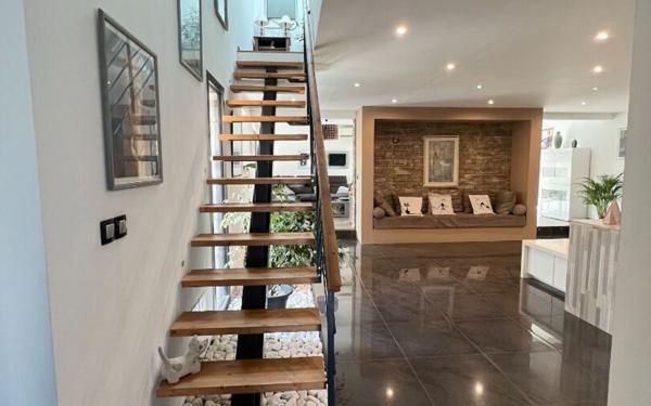 Maison à vendre    4 pièces •  Pia