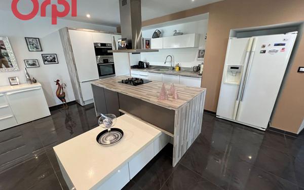 Maison à vendre    4 pièces •  Pia