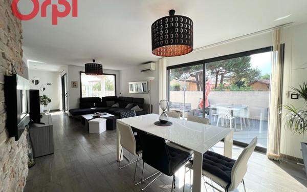 Maison à vendre    4 pièces •  Pia
