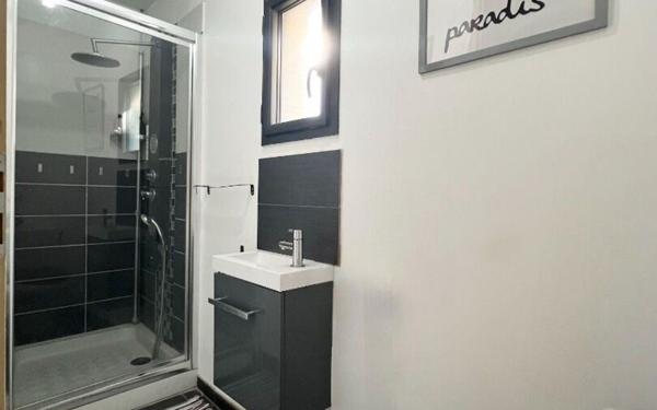 Maison à vendre    4 pièces •  Pia