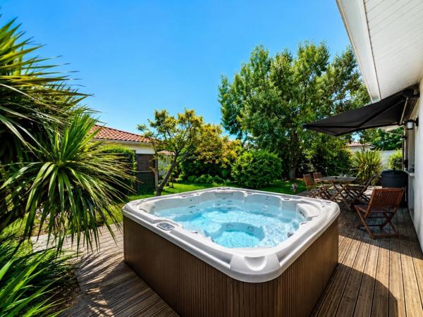 Maison récente de 108m2, beau jardin paysagé avec jacuzzi