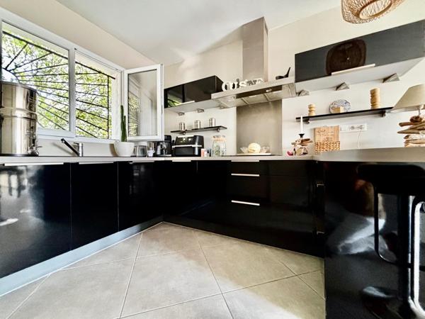Maison récente de 108m2, beau jardin paysagé avec jacuzzi