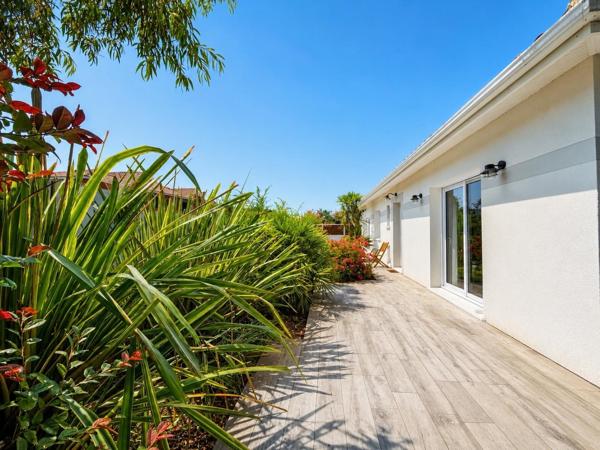 Maison récente de 108m2, beau jardin paysagé avec jacuzzi