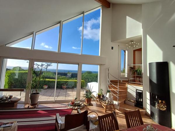 Plougasnou (29630) Plougasnou, Samson, maison d'architecte pleine vue mer.