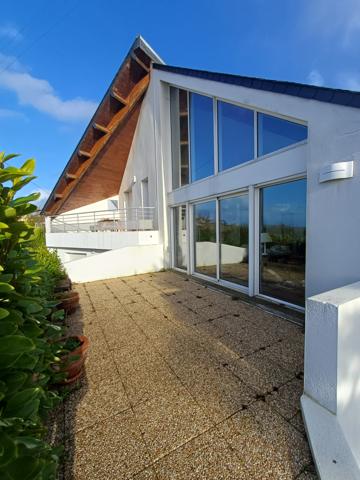 Plougasnou (29630) Plougasnou, Samson, maison d'architecte pleine vue mer.