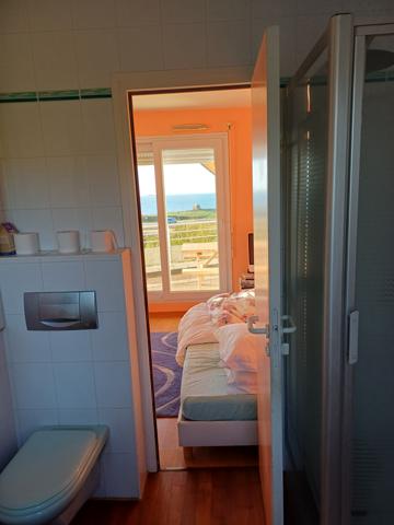 Plougasnou (29630) Plougasnou, Samson, maison d'architecte pleine vue mer.