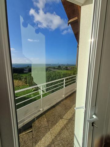 Plougasnou (29630) Plougasnou, Samson, maison d'architecte pleine vue mer.