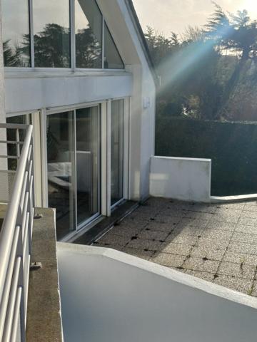 Plougasnou (29630) Plougasnou, Samson, maison d'architecte pleine vue mer.