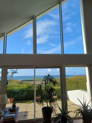 Plougasnou (29630) Plougasnou, Samson, maison d'architecte pleine vue mer.