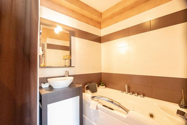 LIEUX UNIQUES ® GROUPE PROPRIETES PROPOSE DEUX MAISONS DE VILLE DE 143 ET 43 M² - TERRAIN 1.197 M² - ROMORANTIN