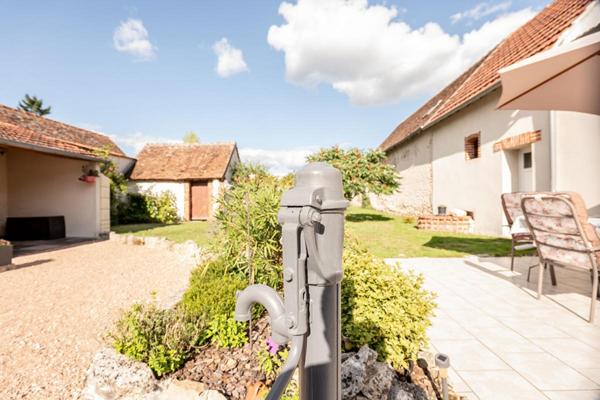 LIEUX UNIQUES ® GROUPE PROPRIETES PROPOSE DEUX MAISONS DE VILLE DE 143 ET 43 M² - TERRAIN 1.197 M² - ROMORANTIN