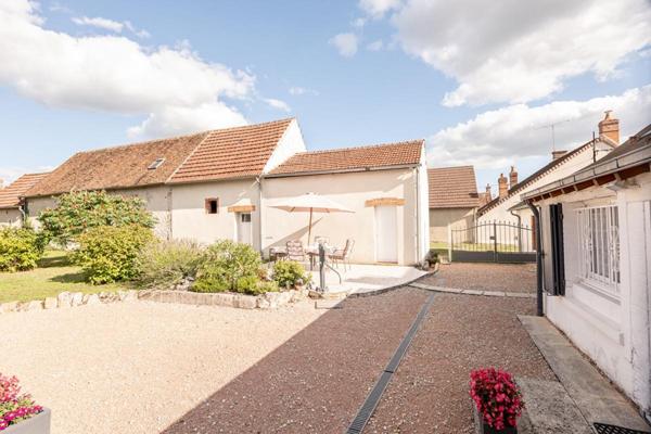 LIEUX UNIQUES ® GROUPE PROPRIETES PROPOSE DEUX MAISONS DE VILLE DE 143 ET 43 M² - TERRAIN 1.197 M² - ROMORANTIN