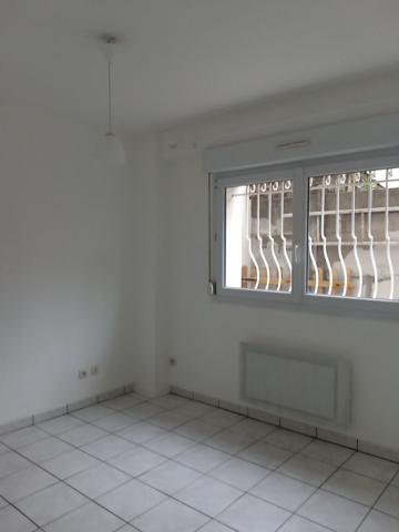 Appartement de type 2, en rez-de-chaussée, disponible le 4