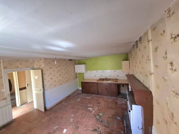 À vendre - Ferme, 3 pièces située à Fresnay-sur-Sarthe (72130)
