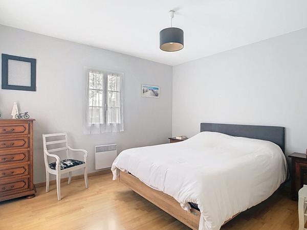 A vendre, maison rénovée de 140m2 avec 5 chambres, un grand terrain et des dépendances, dans les Hauts-d'Anjou