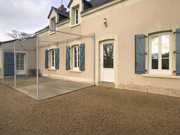 A vendre, maison rénovée de 140m2 avec 5 chambres, un grand terrain et des dépendances, dans les Hauts-d'Anjou