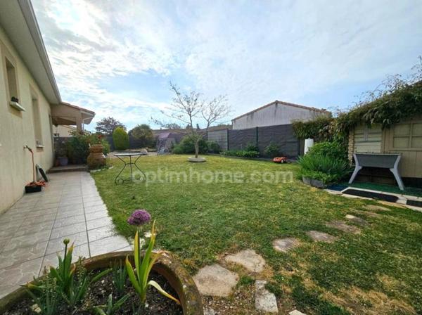 Maison de Plain-Pied Contemporaine (2012) 115 m² 3 chambres – La Rochefoucauld (16)