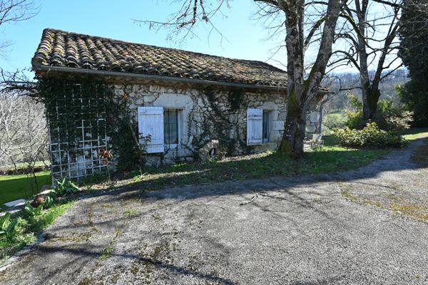 Hautefage-la-Tour (47340) Magnifique propriété avec piscine, dépendances en pleine nature