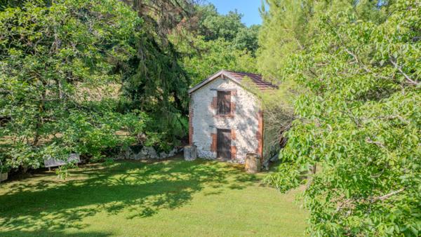 Hautefage-la-Tour (47340) Magnifique propriété avec piscine, dépendances en pleine nature
