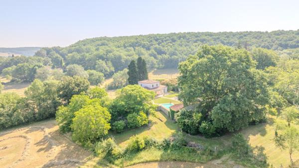 Hautefage-la-Tour (47340) Magnifique propriété avec piscine, dépendances en pleine nature