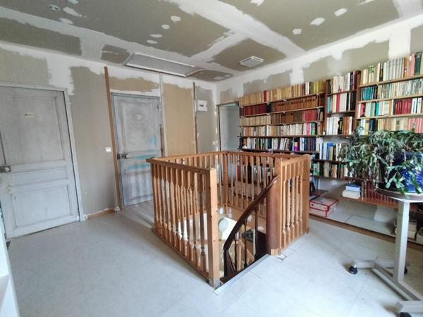 À vendre - Maison mitoyenne 1 côté, 7 pièces située à Château-la-Vallière (37330)