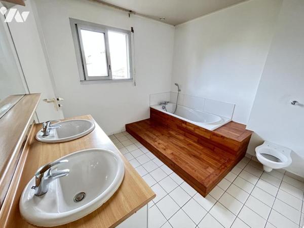 immeuble mixte professionnel et appartement à vendre à guer 56 morbihan