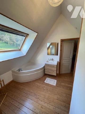 MONTREUIL, Fermette rénovée - Idéalement située, venez découvrir cette magnifique longère bâtie...