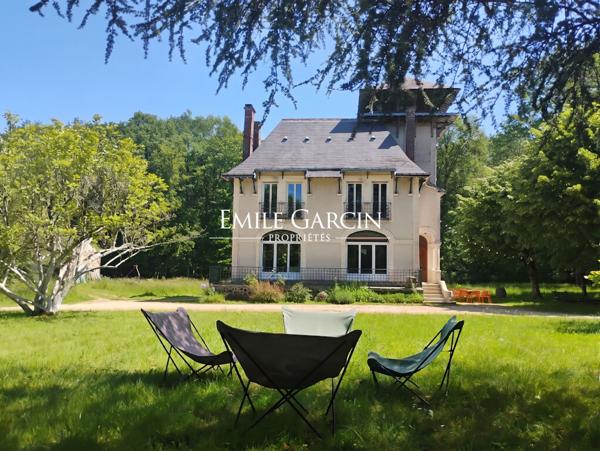 A VENDRE - Saint Sauveur En Puisaye - Bourgogne-  Maison de Maître avec dépendance sur un parc arboré de 2ha