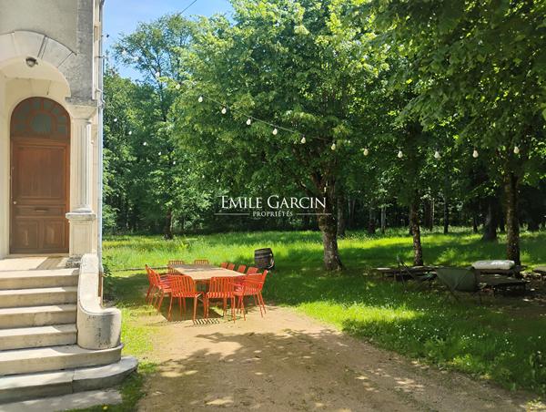 A VENDRE - Saint Sauveur En Puisaye - Bourgogne-  Maison de Maître avec dépendance sur un parc arboré de 2ha