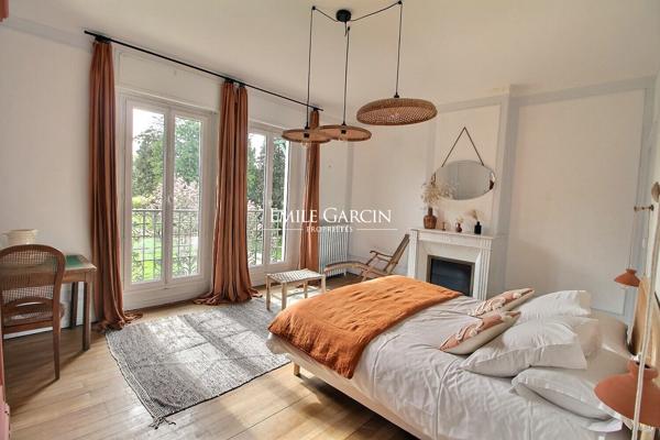 A VENDRE - Saint Sauveur En Puisaye - Bourgogne-  Maison de Maître avec dépendance sur un parc arboré de 2ha