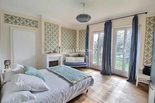 A VENDRE - Saint Sauveur En Puisaye - Bourgogne-  Maison de Maître avec dépendance sur un parc arboré de 2ha