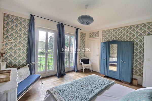 A VENDRE - Saint Sauveur En Puisaye - Bourgogne-  Maison de Maître avec dépendance sur un parc arboré de 2ha